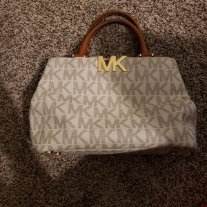 Michael Kors Jet Set Purse